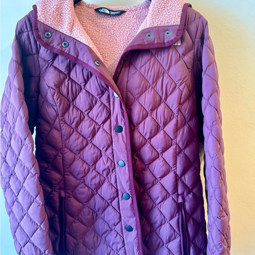 The North Face Women's Quilted Jacket - burgundy, gently used, great condition!
